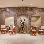 Cosmopolitan & Wellness Hotel 4*