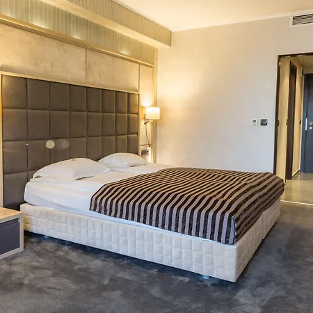 Hotel Cosmopolitan & Wellness