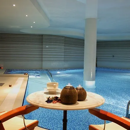 Cosmopolitan & Wellness Ξενοδοχείο 4*