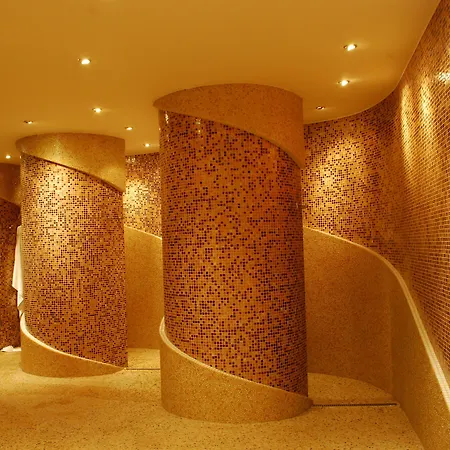 Hotel Cosmopolitan & Wellness 4*