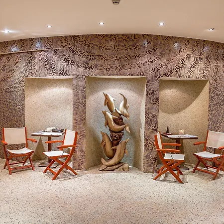 Cosmopolitan & Wellness Hotell 4*