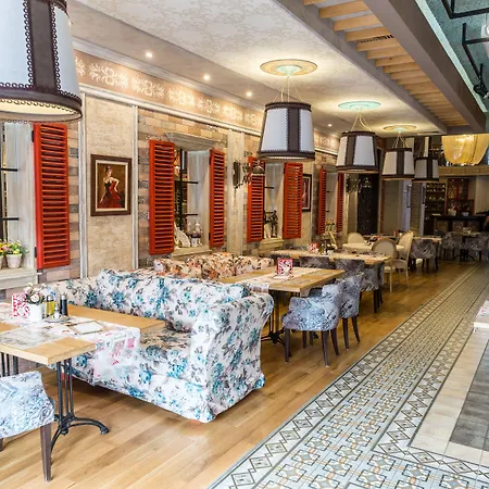 Cosmopolitan & Wellness Ruse