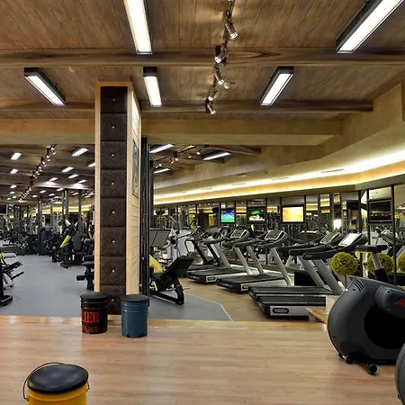 Cosmopolitan & Wellness فندق 4*