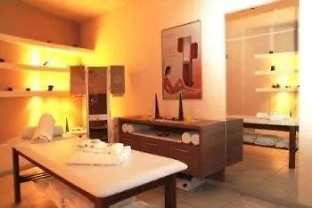 Cosmopolitan & Wellness فندق 4*
