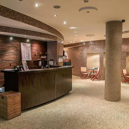 Cosmopolitan & Wellness Ξενοδοχείο 4*