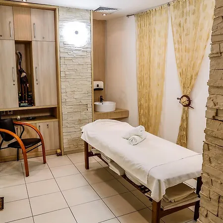 Cosmopolitan & Wellness Ξενοδοχείο Ρούσε