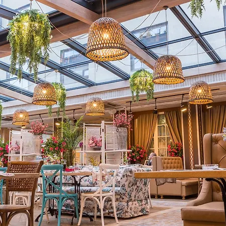 Cosmopolitan & Wellness روس