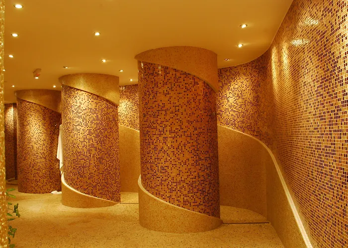 Hotel Cosmopolitan & Wellness 4*