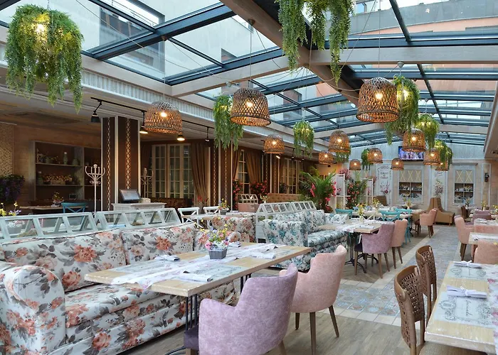 Cosmopolitan & Wellness Hotel 4*